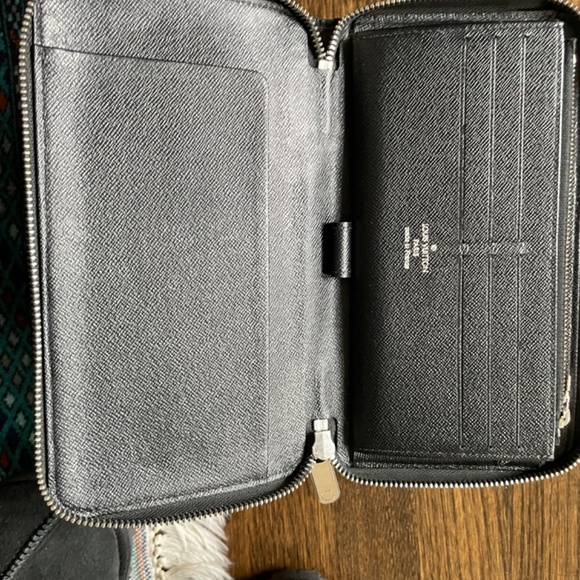 Louis Vuitton wallet - Picture 12 of 14